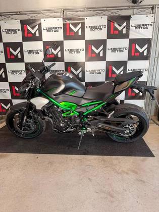 KAWASAKI Z900 KAWASAKI Z900